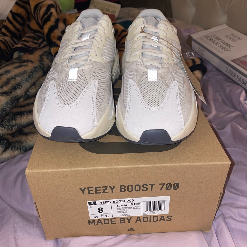 Yeezy boost 700